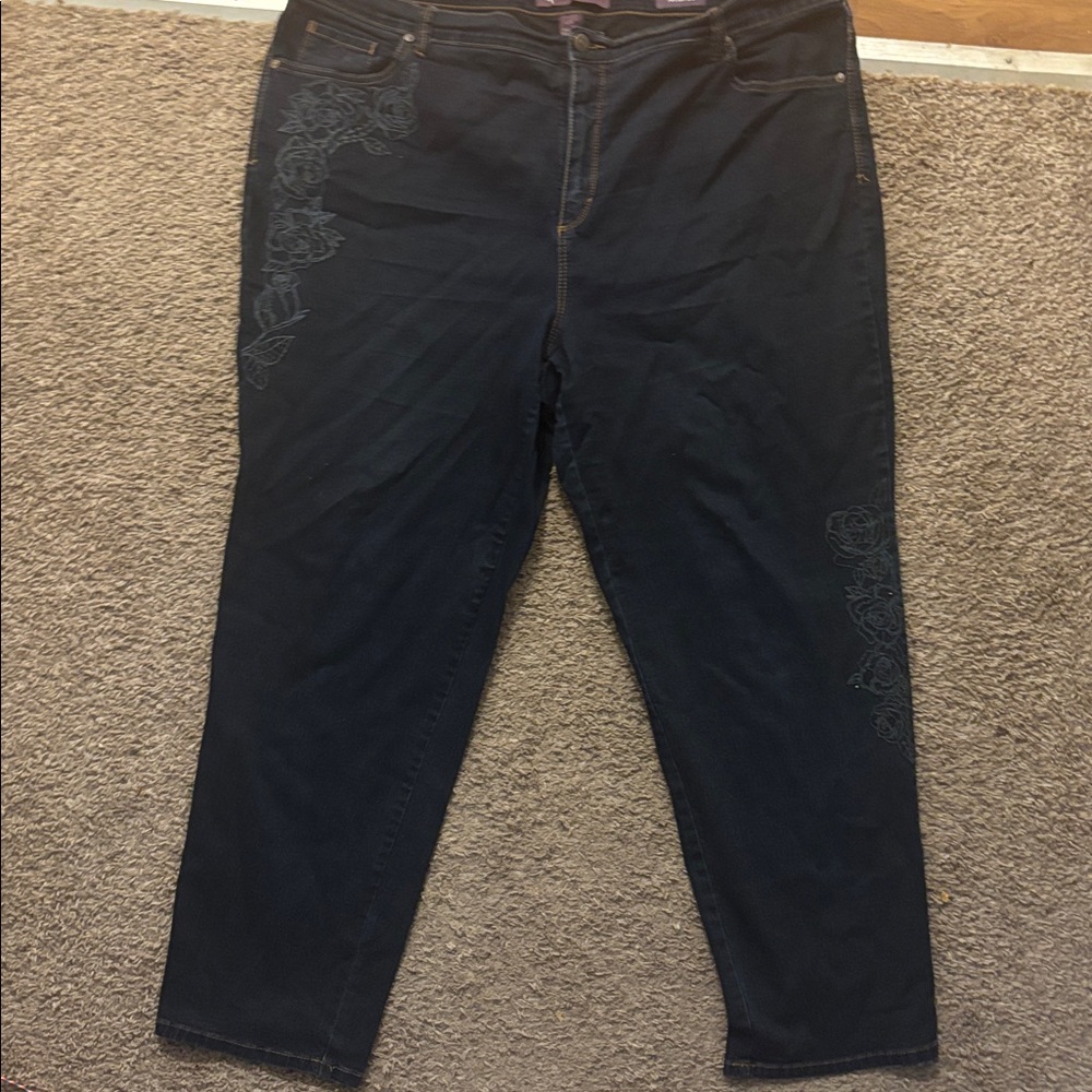 Gloria Vanderbilt Woman’s 22W Amanda Style Dark Wash Floral Designs Straight Leg - Picture 3 of 12